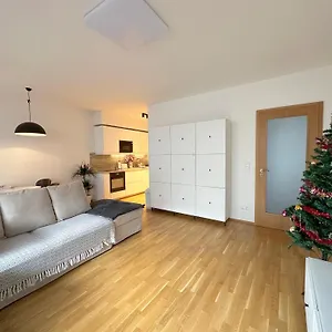 Apartmán With Free Parking In
